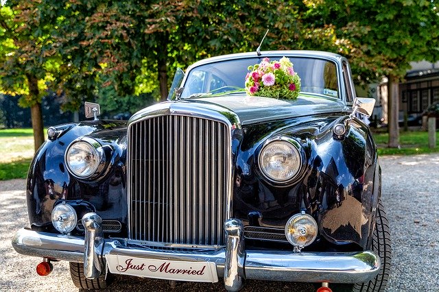 Ein alter Bentley für die Hochzeit.